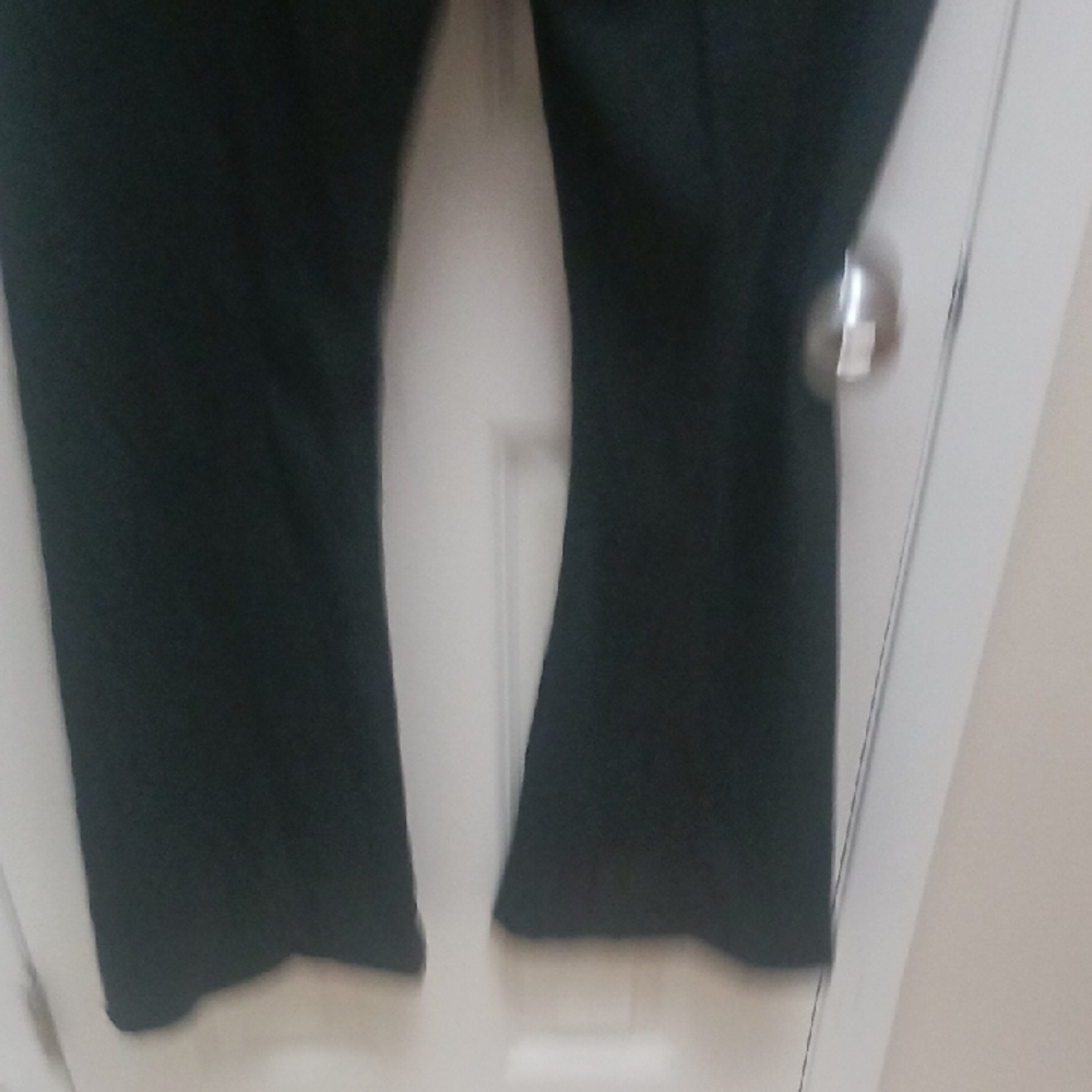 Earth Yoga Black Leggings - Picture 6 of 6